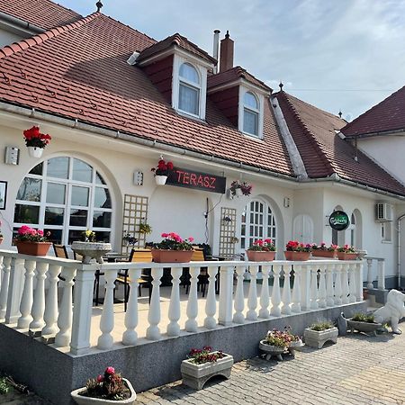 Bed and Breakfast Sungarden Vendeghaz Sajoszoged Экстерьер фото