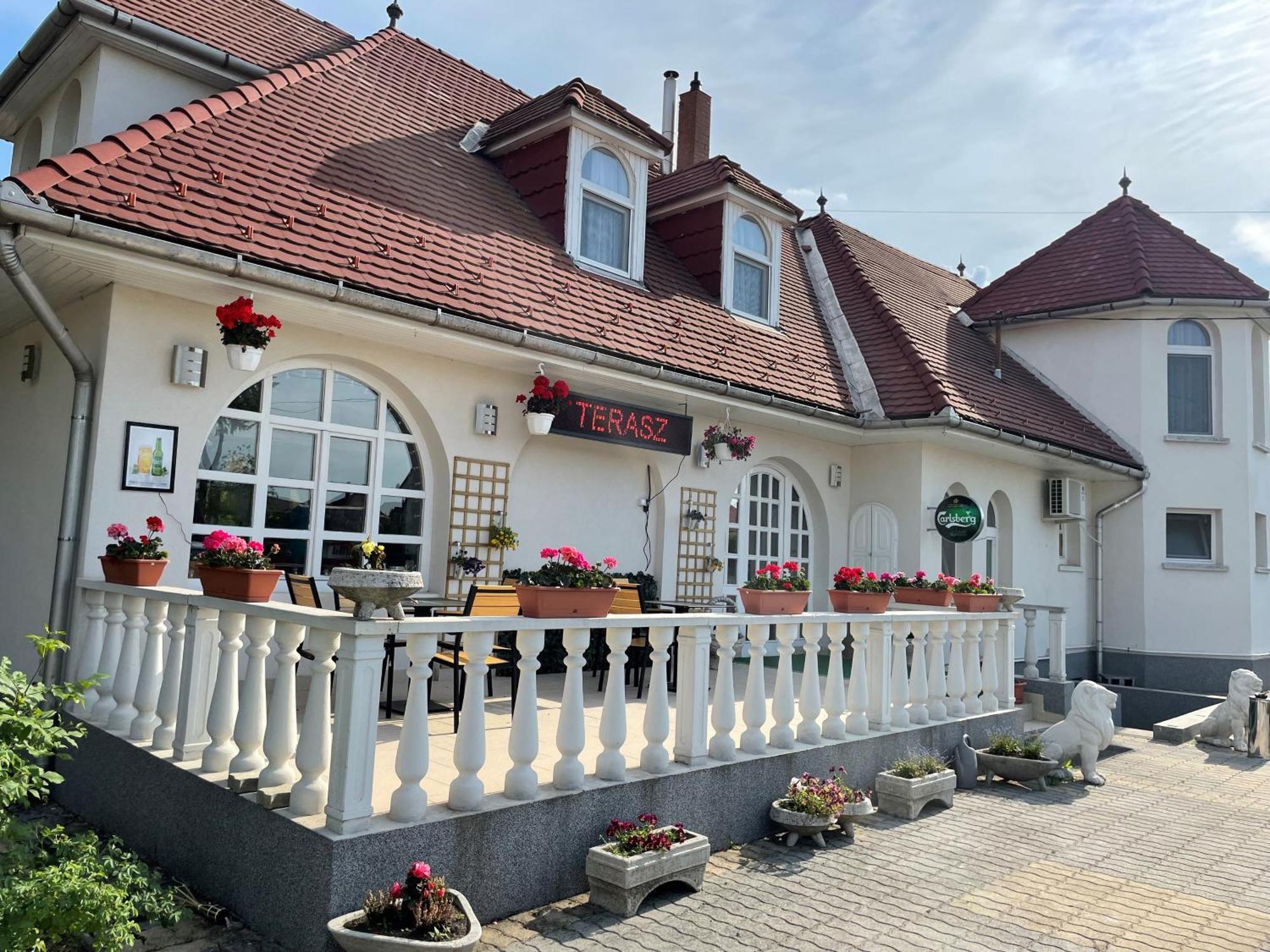 Bed and Breakfast Sungarden Vendeghaz Sajoszoged Экстерьер фото